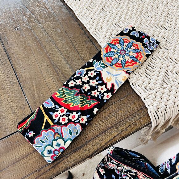 Vera Bradly Retired "Versailles" Floral Quilted Tote Bag with Umbrella Cover - Picture 4 of 7